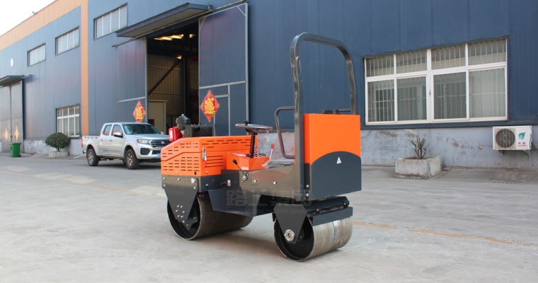 小型壓路機在施工作業前應做好哪些準備工作？