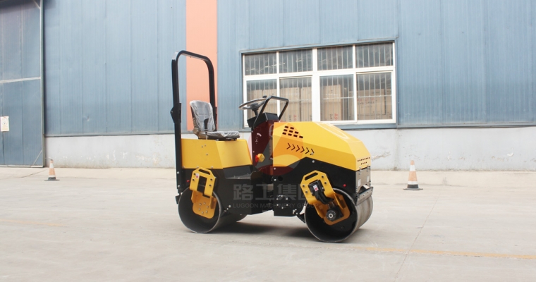 小型壓路機(jī)的詳細(xì)操作規(guī)程、技巧